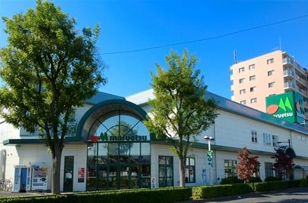 スーパー　マルエツ　足立入谷店（スーパー）まで827m