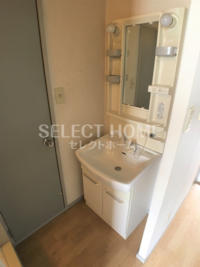 洗面設備　同型タイプ 独立洗面台あり、毎朝おしゃれに忙しい女性の方にお