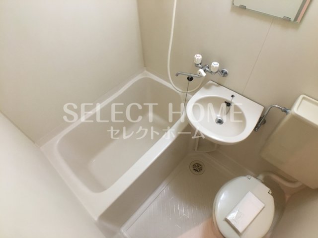 バス・シャワールーム　コンパクトで使いやすいお風呂です
