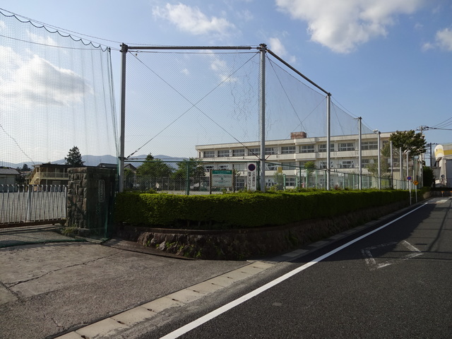中学校　御殿場市立御殿場中学校（中学校）まで840m