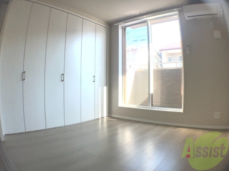 その他部屋・スペース　こちらは寝室としてご利用いただけます。開放感がありますね。