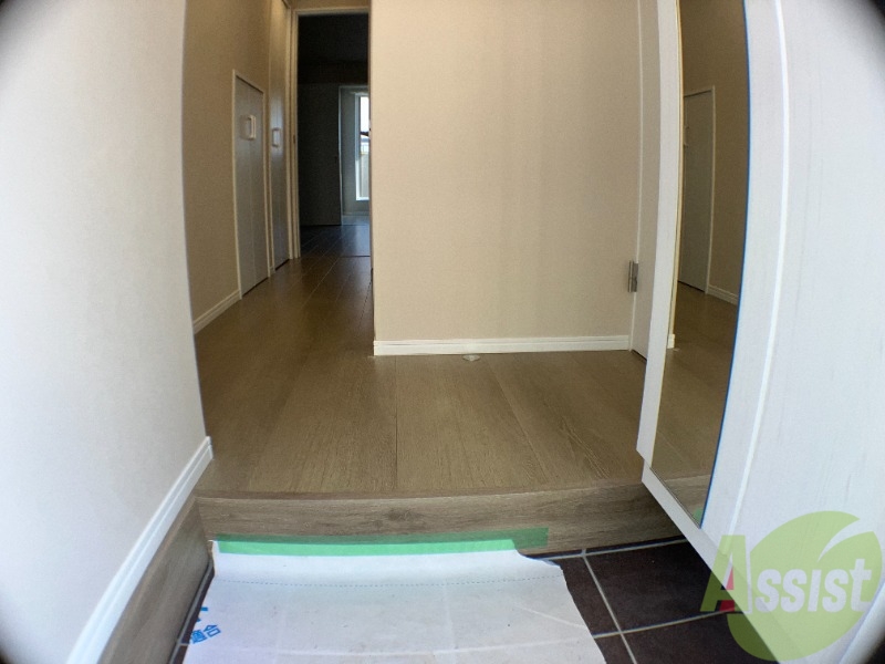 玄関　玄関は、開放感がある空間で靴の着脱がしやすそうです。