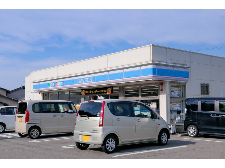 コンビニ　ローソン 金沢鳴和台店（コンビニ）まで142m