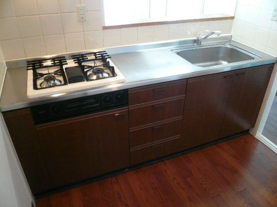 キッチン　別部屋の写真を使用しております。