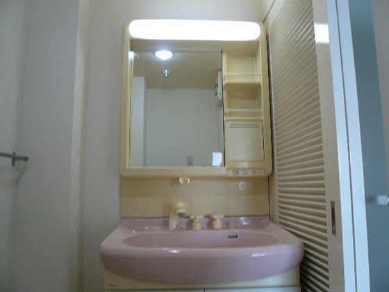 洗面設備　別部屋の写真を使用しております。