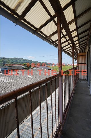 バルコニー　暖かな日差しのふりそそぐバルコニー