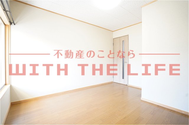 その他部屋・スペース　落ち着いた色調の寝室です