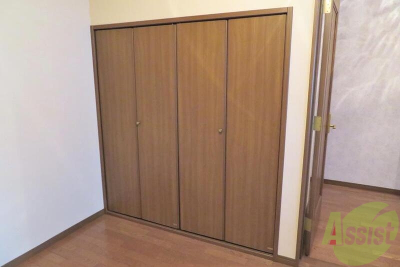 収納　こちらは６帖洋室、クローゼットもあり寝室にもいいですね