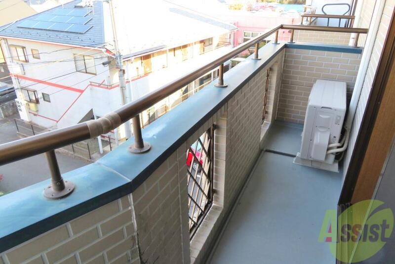 バルコニー　バルコニーも広めで陽当たりもいいのでお洗濯がはかどりそうです