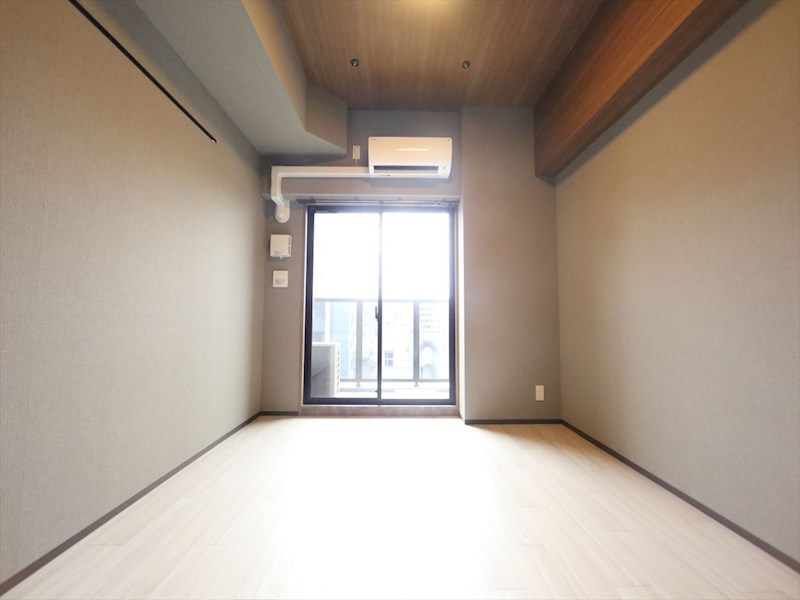 バルコニー　洋室7.6帖　エアコン完備　バルコニー