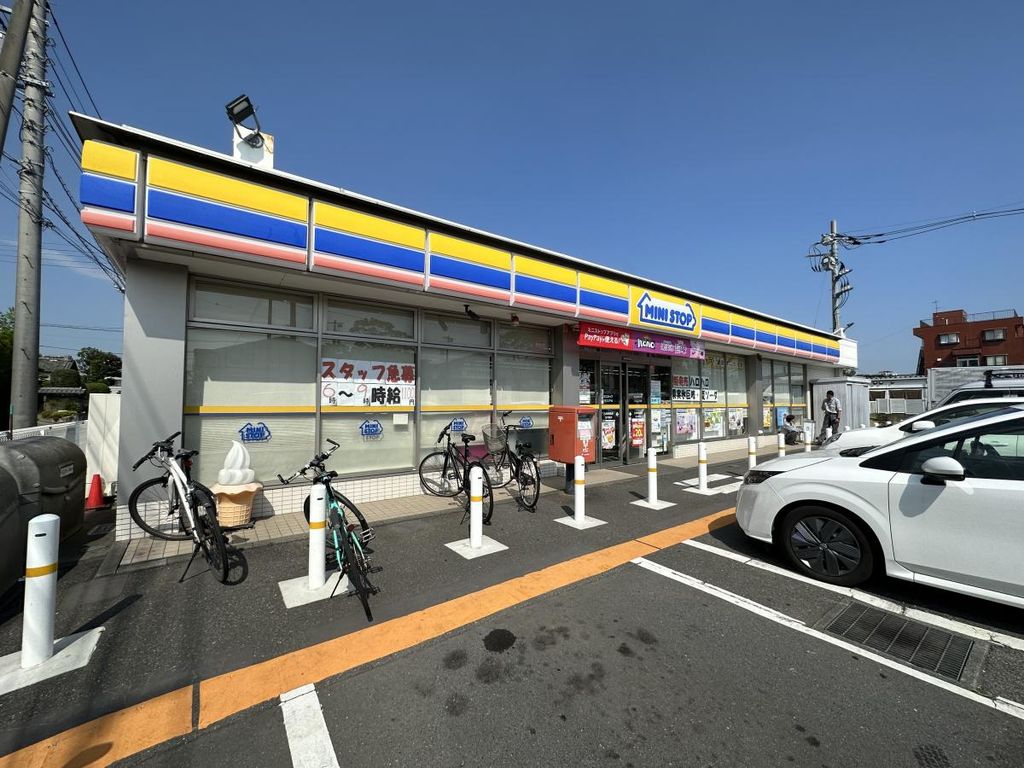 コンビニ　ミニストップ　川口江戸店（コンビニ）まで1090m