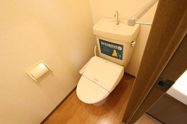 トイレ　温水洗浄暖房便座