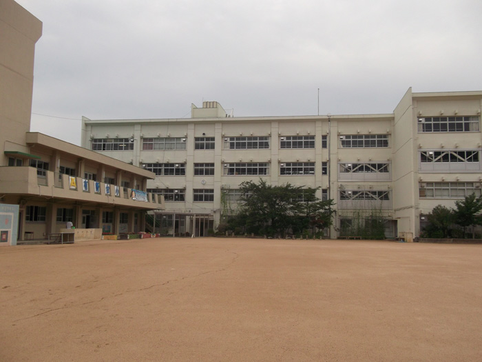 小学校　有野小学校（小学校）まで2040m