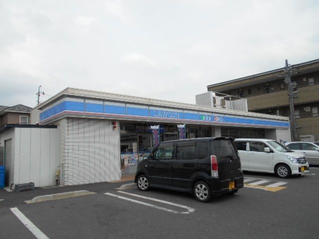 コンビニ　ローソン春日部中央三丁目店（コンビニ）まで117m