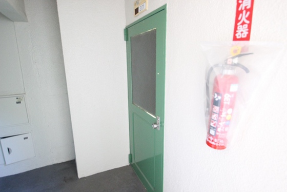 玄関　※他部屋の写真です。現況優先