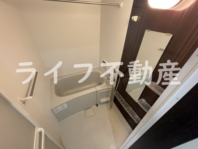 バス・シャワールーム　コンパクトで使いやすいお風呂です