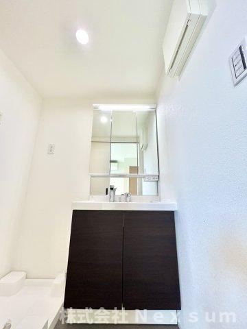 洗面設備　スペースが確保できる洗面所です