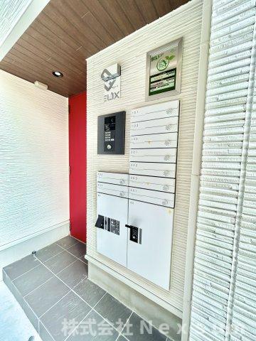 エントランス　落ち着いたエントランスです