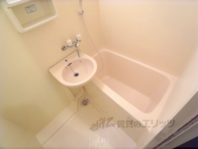 バス・シャワールーム　きれいな浴槽です。