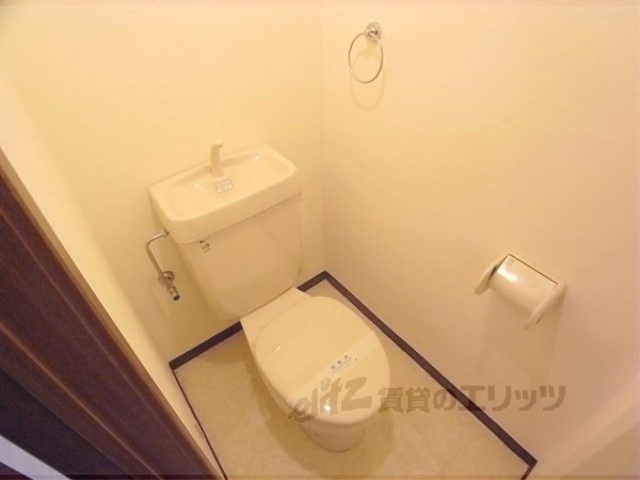 トイレ　お風呂とトイレは分かれています。