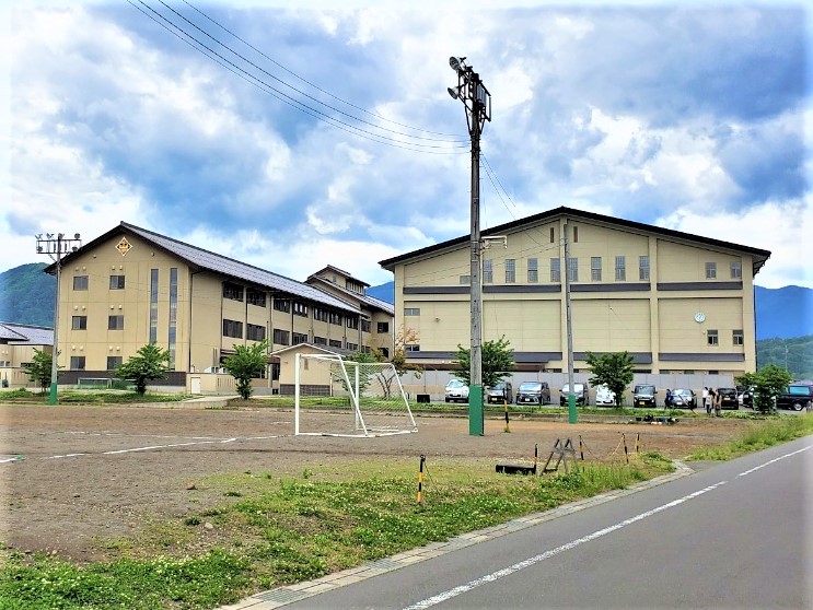 中学校　上田市立塩田中学校（中学校）まで729m