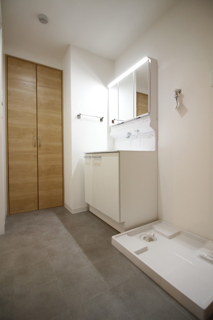 洗面設備　★広々とした脱衣洗面所★※同種同型の仕様となります。