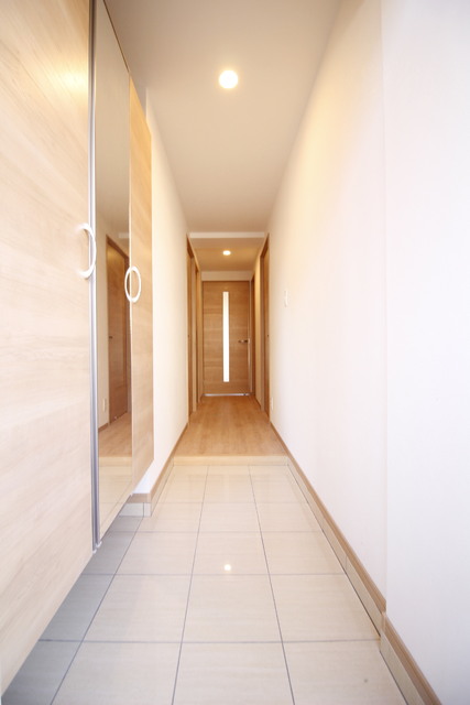 玄関　★広々とした玄関★※同種同型の仕様となります。