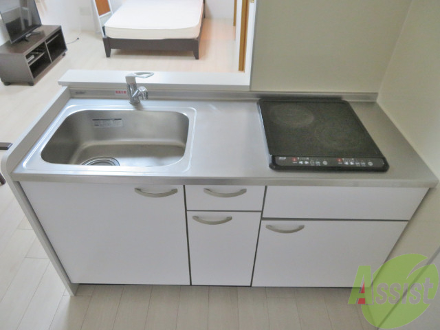 キッチン　シンプルなキッチンです。一人暮らしにはちょうどいいサイズ。