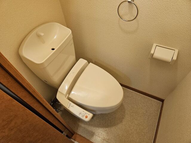 トイレ　※同タイプ部屋の写真です。