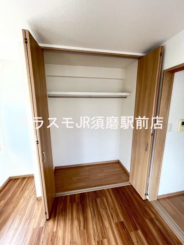 収納　大きなクローゼットはたくさんの衣装もスッキリ片付きます。