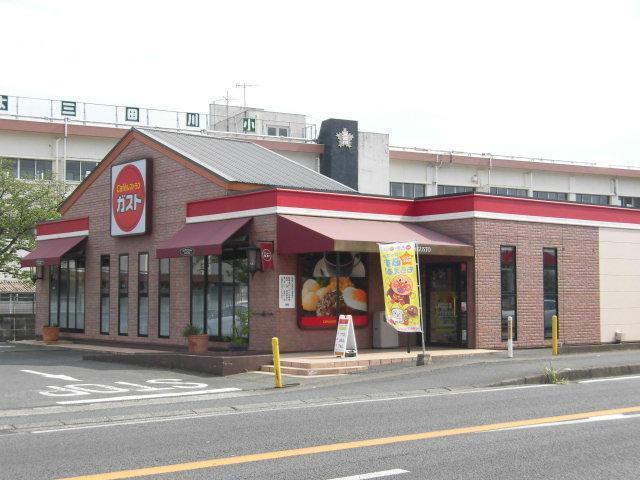 飲食店　ガスト三田川店（飲食店）まで900m