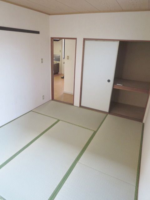 居室・リビング　★和室には押入れがあります★