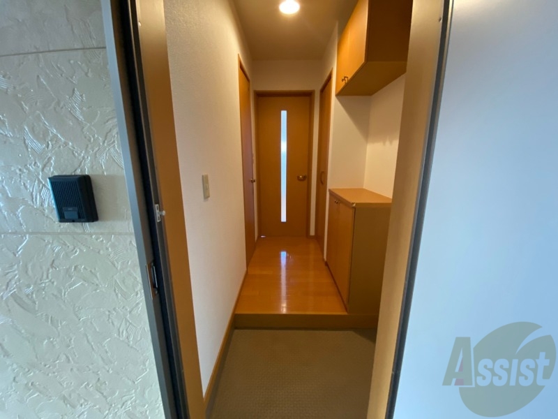 玄関　玄関の様子です。明るい印象ですね。気分もあがりそう。