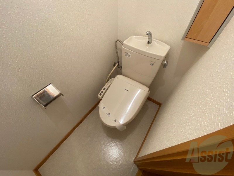 トイレ　こちらはトイレです。清潔感があり、安心して使用できます。