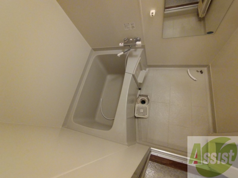 バス・シャワールーム　お風呂です。ゆっくりお風呂につかるのも体に良いですね