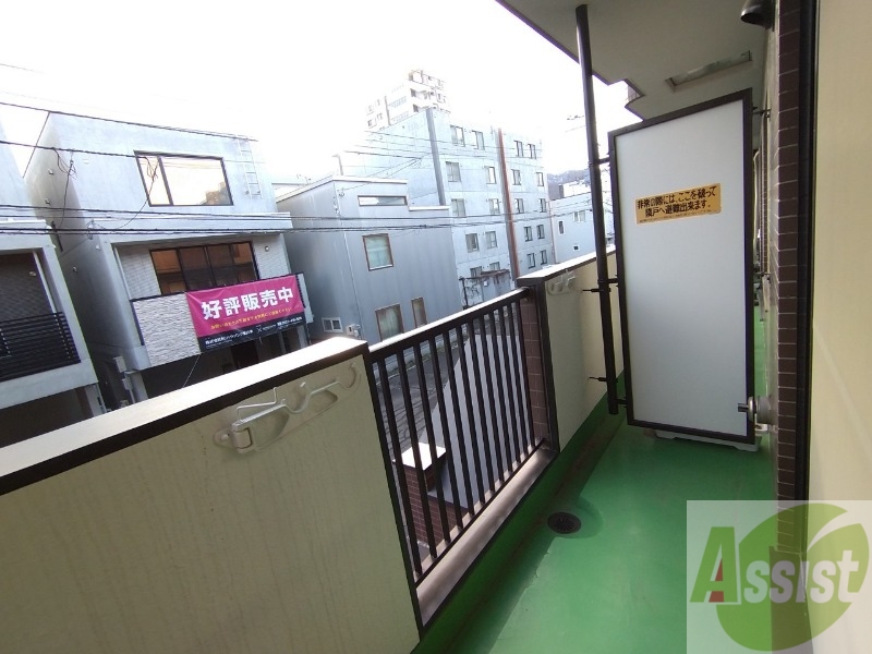 バルコニー　バルコニーです。洗濯物を干したり一息ついたりできますね！