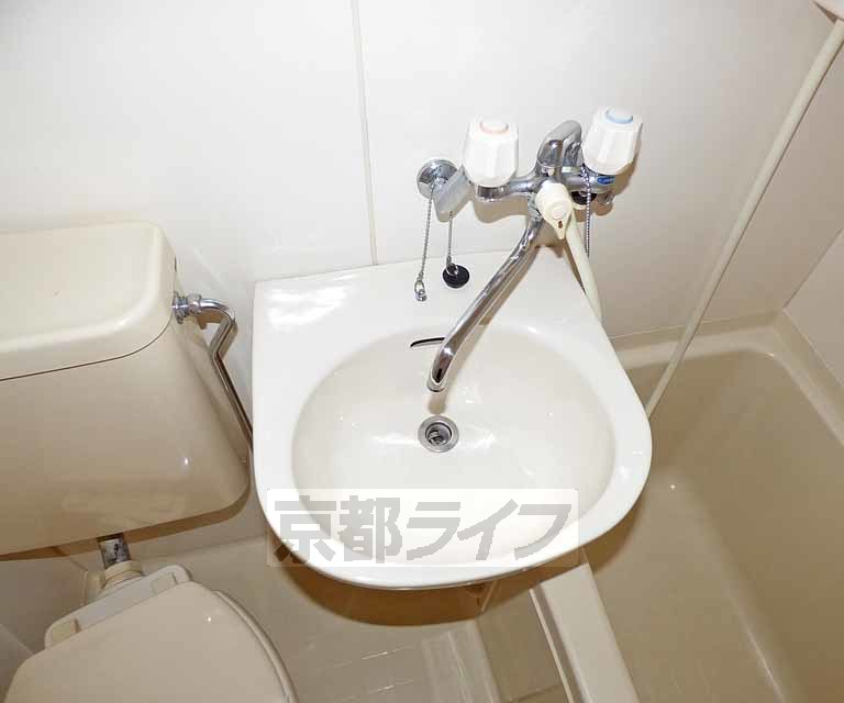 洗面設備　ユニットバス内の洗面台です