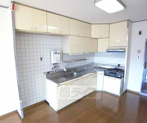 キッチン　ワイドなキッチンで使い易いです