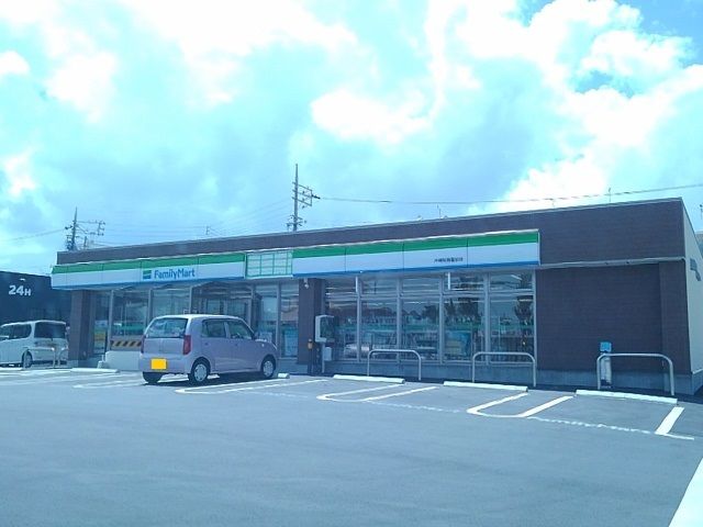 コンビニ　ファミリーマート沖縄税務署前店（コンビニ）まで300m