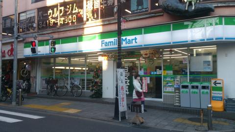 コンビニ　ファミリーマート太子堂三丁目店（コンビニ）まで357m