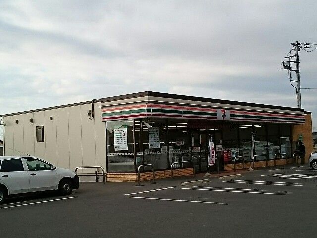 コンビニ　セブンイレブン下斉田町店（コンビニ）まで500m