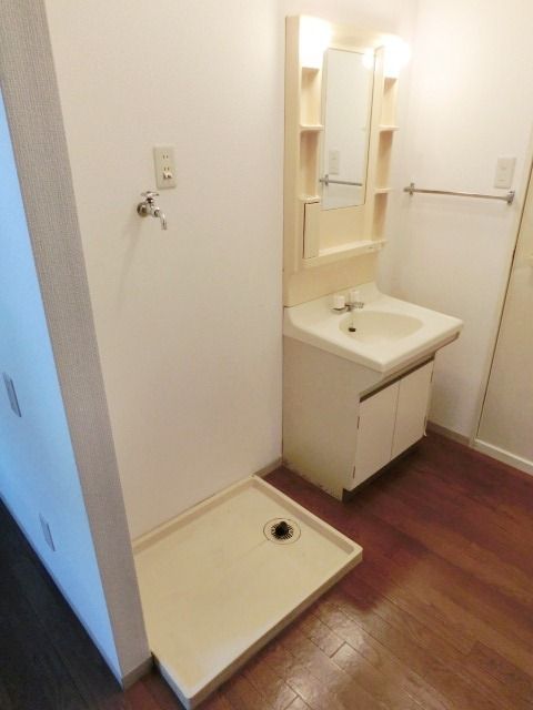 洗面設備　毎日使う洗面台です。