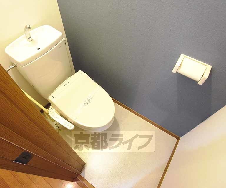 トイレ　温水洗浄便座付き