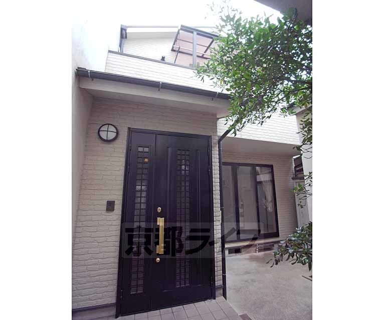 建物外観　阪急大宮駅まで徒歩４分の広々貸家