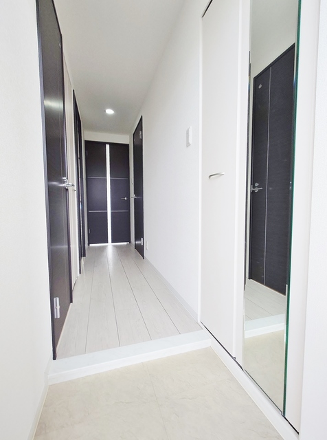 玄関　ワンステップシューズクローク付玄関