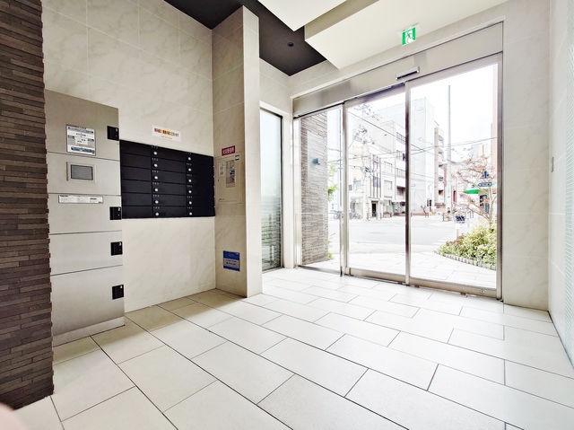 ロビー　宅配ＢＯＸ・防犯カメラ付エレベーター
