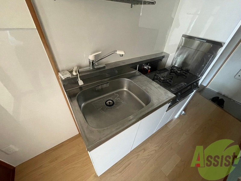 キッチン　こちらはキッチンになります。ガスコンロ２口付です。