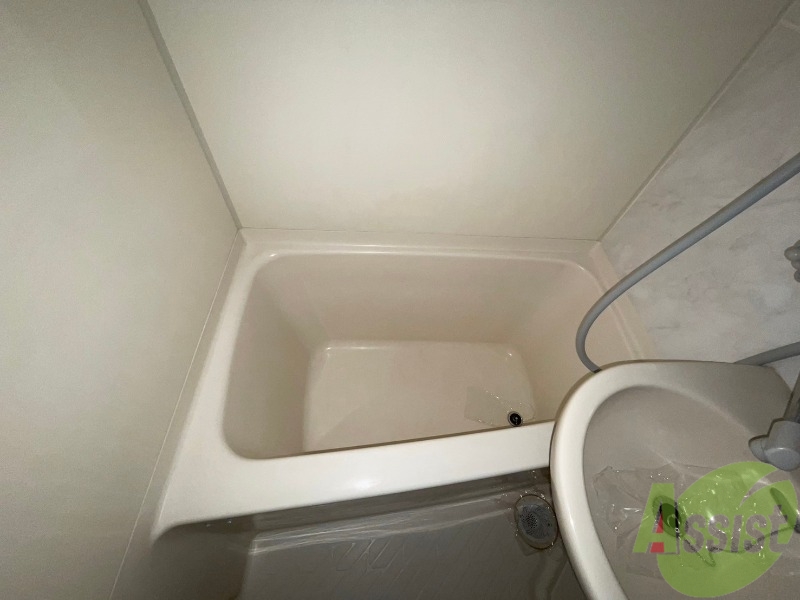 バス・シャワールーム　こちらはバスルームになります。丁度いい広さですね。