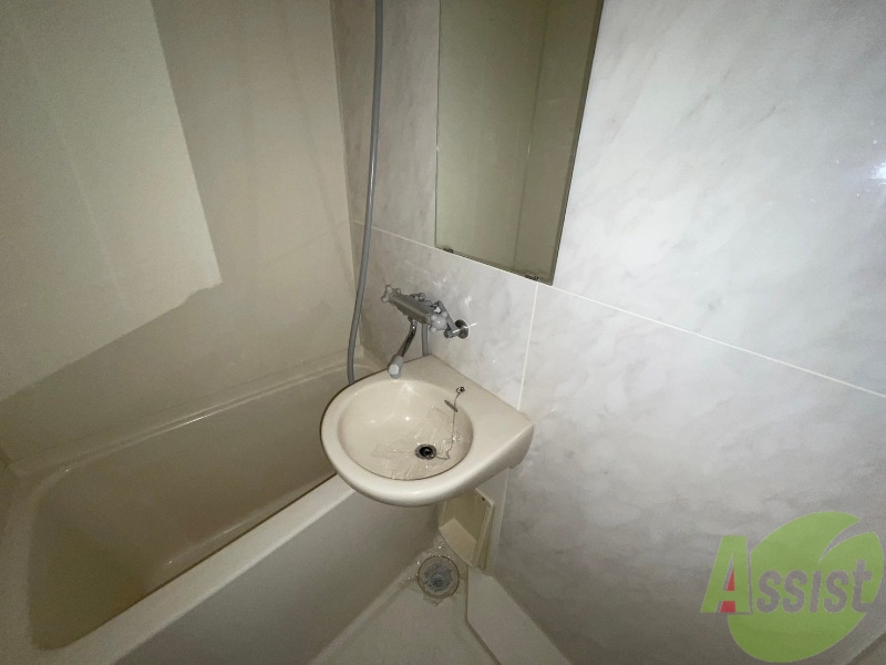 洗面設備　こちら洗面台になります。朝の準備はこちらで。