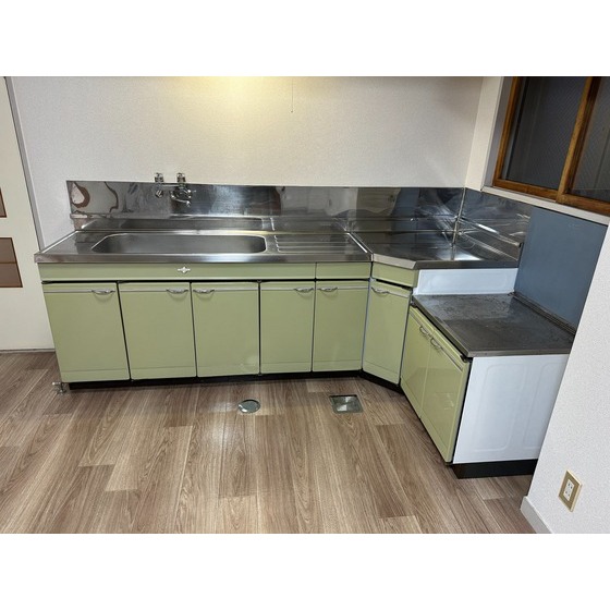 キッチン　コンロの設置が必要です。